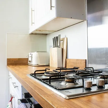 Casa vacanze Buckingham House - Sleeps 6 With Parking & Wifi