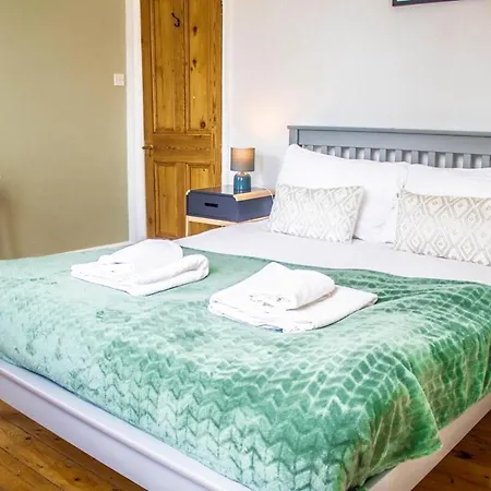 Maria's House - Retreat 3 Bedroom بيت للعطل يورك