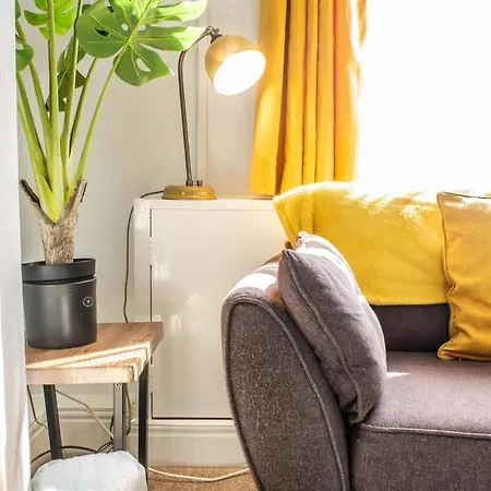 Buckingham House - Sleeps 6 With Parking & Wifi Casa vacanze