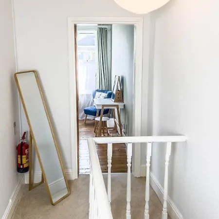Vakantiehuis Buckingham House - Sleeps 6 With Parking & Wifi *