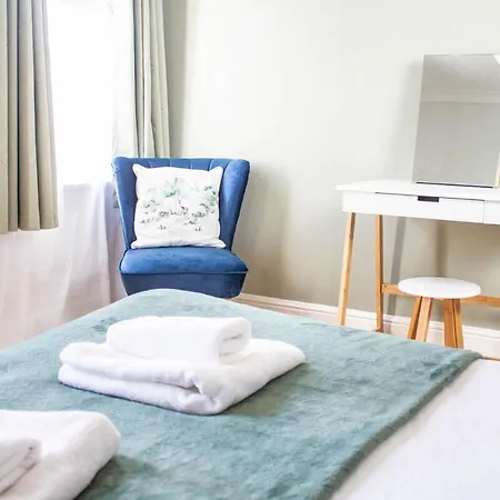 Buckingham House - Sleeps 6 With Parking & Wifi Vakantiehuis *