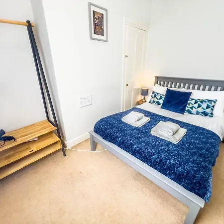 Vakantiehuis Buckingham House - Sleeps 6 With Parking & Wifi *