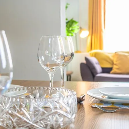 Buckingham House - Sleeps 6 With Parking & Wifi Vakantiehuis *