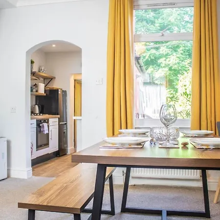 Σπίτι διακοπών Buckingham House - Sleeps 6 With Parking & Wifi *